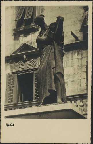 Split : [spomenik Marku Maruliću na Voćnom trgu]
