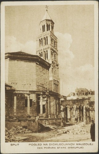 Split : pogled na Dioklecijanov mauzolej (iza požara stare Biskupije)