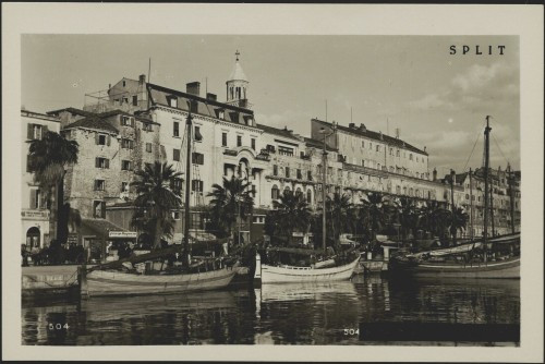 Split : [Dioklecijanova palača i usidreni jedrenjaci]