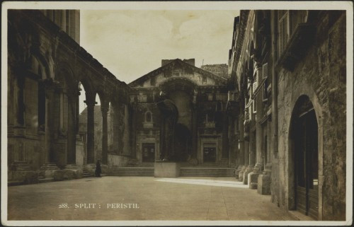 Split: Peristil