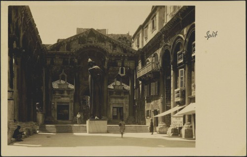 Split : Peristil sa spomenikom Grgura Ninskog