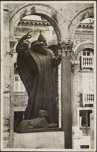 Split : [Grgur Ninski na Peristilu]