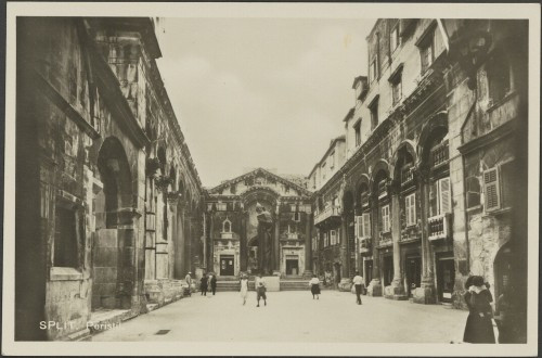 Split. Peristil