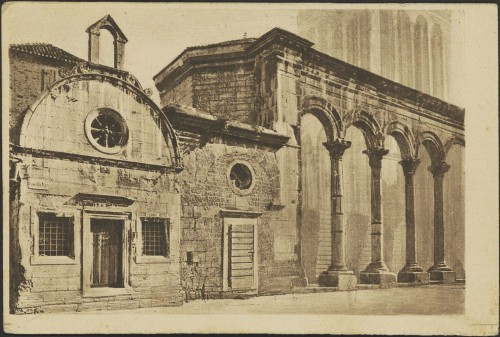 Split : istočno krilo Peristila